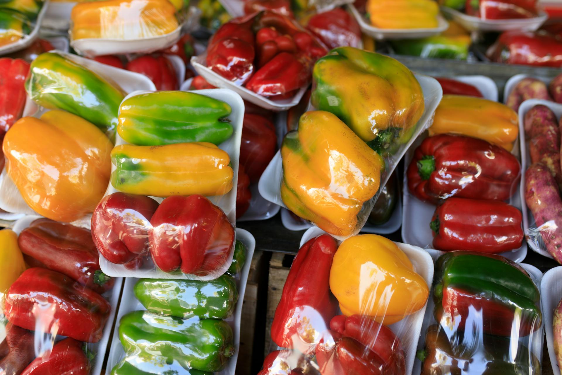 ?保鮮膜裹得越緊越保鮮？很多人都錯(cuò)了！深圳農(nóng)產(chǎn)品配送公司為您科普